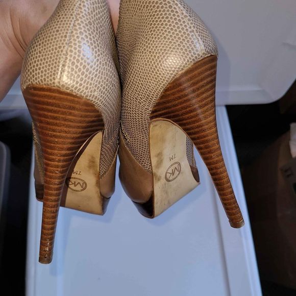 Michael Kors MK Designer High Heel Booties Ankle Tan Boots Size 7 - Picture 7 of 9